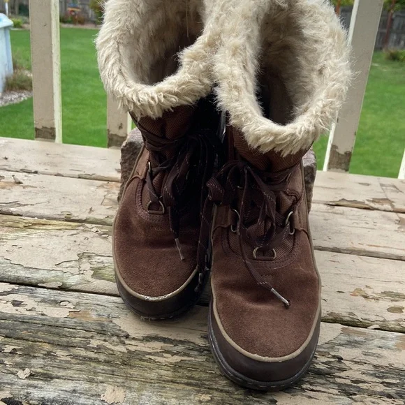 Sorel winter boots Size 9 Brown lace up durable boot. Pre-loved condition - Picture 3 of 17